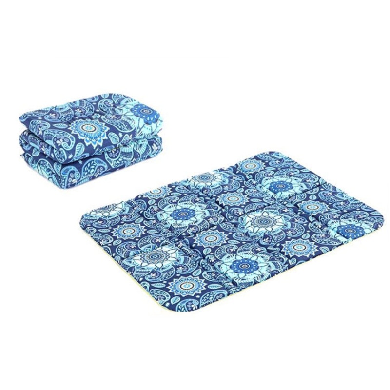 Portable Dirty Park Folding Picnic Mat Moisture-proof and Cool Cushion (Elegant Rhyme Flower)