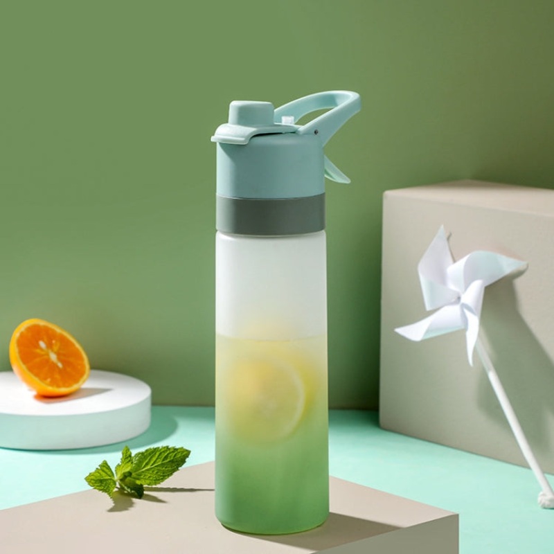 Gradient Color Fog Surface Spray Water Cup Outdoor Sports Bottle (Green) 501-600ml