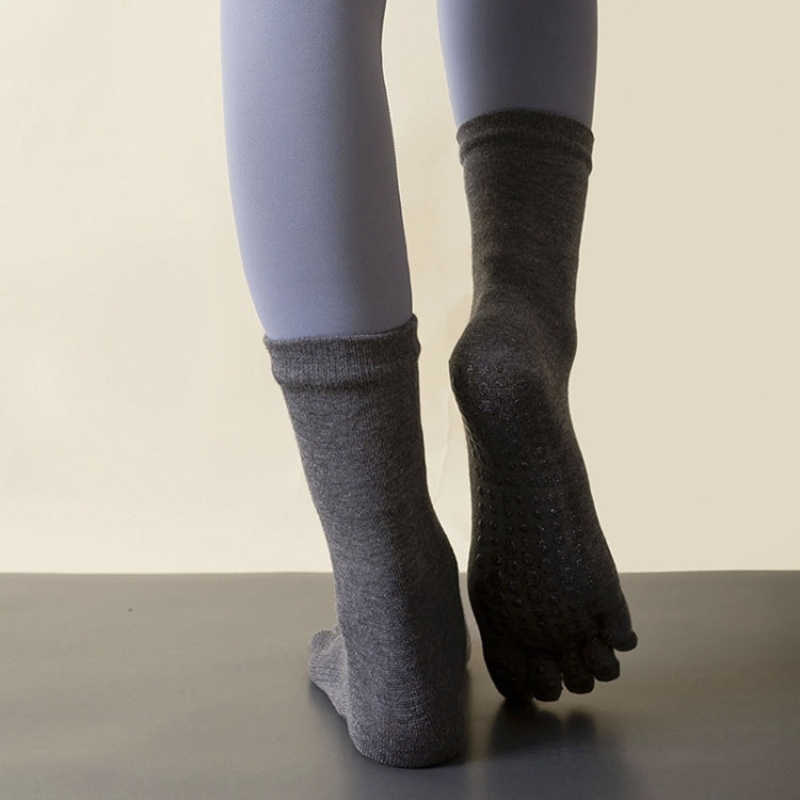 Lengthened Sweat-absorbing Non-slip Yoga Five-finger Socks (Dark Gray) Free Size