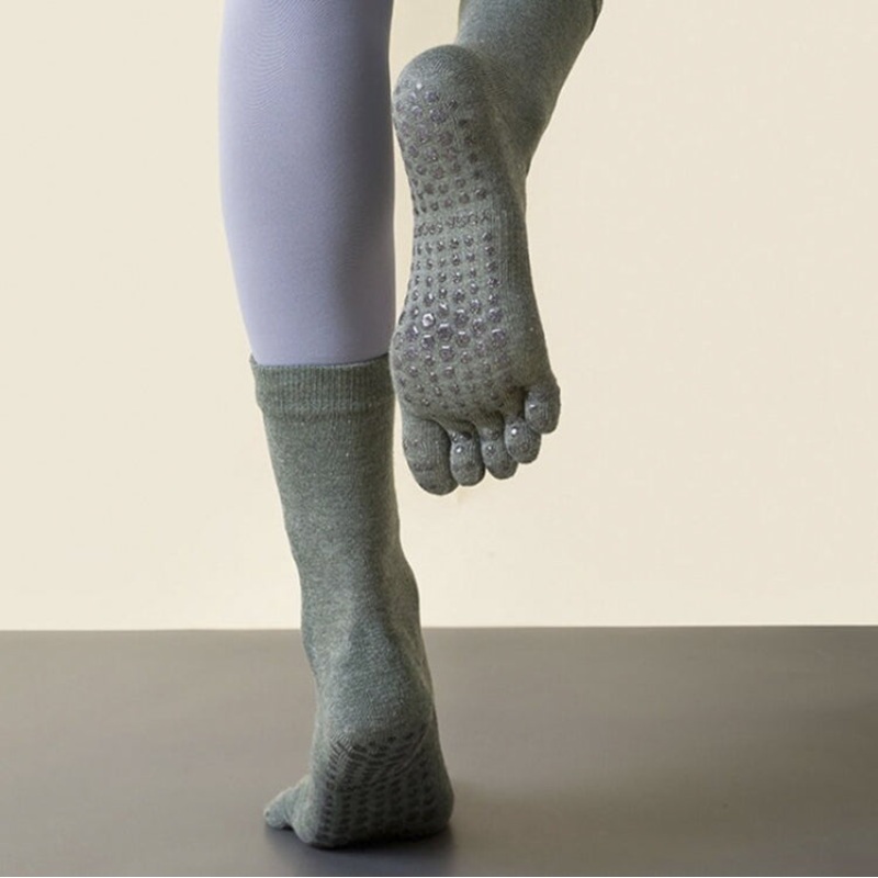 Lengthened Sweat-absorbing Non-slip Yoga Five-finger Socks Dark Green (Free Size)