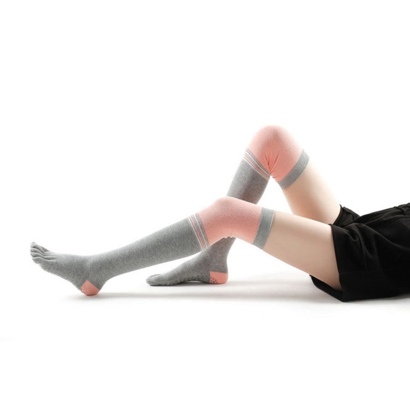Ladies Over The Knee Yoga Socks Winter Warm Non-Slip Dance Five-Finger Socks (Striped Gray)